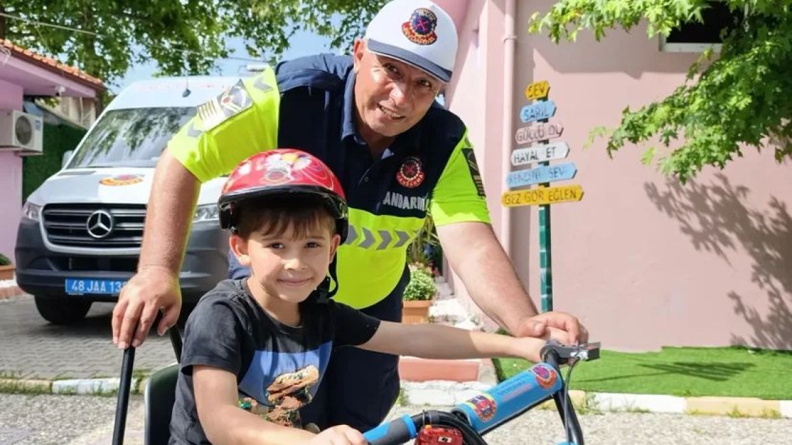 Okulumuzda Muğla İl Jandarma Komutanlığı tarafından trafik kuralları eğitimi düzenlendi